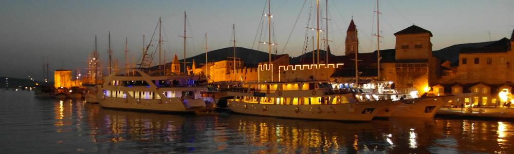 Trogir bei NachtPAGE